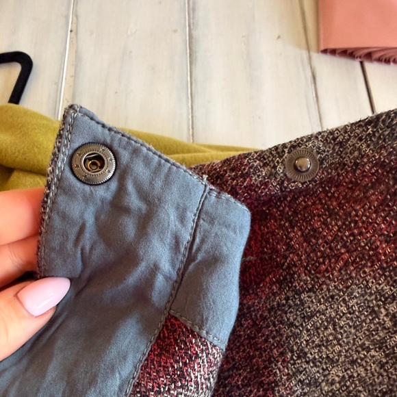 Free People Skort Size Medium (8) Emmy Mini Tweed Wrap Skirt Gray Red Plaid - Picture 7 of 7